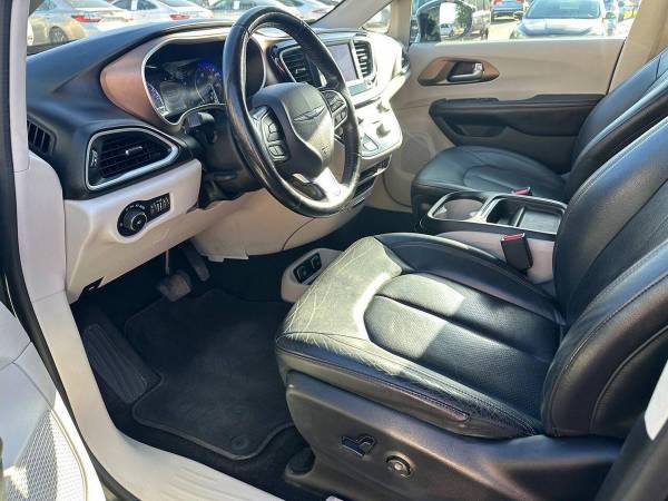 2019 Chrysler Pacifica Touring L Minivan de 4 puertas ¡CARFAX GRATIS EN CADA VEHÍCULO! - $15,988 (+ Bishops Corner Auto Sales)63470244242433124