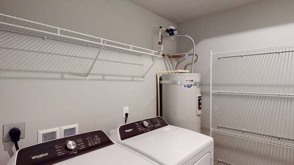 $1,893 / 2br - 935ft2 - $1000 Off Frist Month, NEW carpet! Top Floor! (Wenatchee)63845971585665124