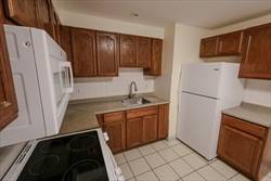 $2,700 / 2br - 950ft2 - Unidad de 2 dormitorios incluye calefacción/agua caliente/estacionamiento OH Dom 7 de septiembre 3pm-3:30pm (Dorchester)63620480123651122