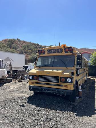 Autobús Ward 1988 - $1.450 (Canyon Country, Santa Clarita)63623825934211120