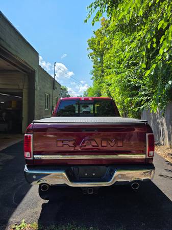 2018 Dodge Ram 1500 edición limitada número de inventario 23T810A - $29,500 (Rochester)63471561300611123