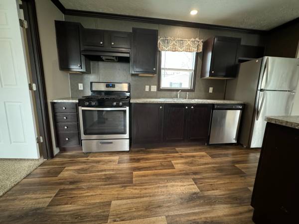 $1,199 / 3br - 1056ft2 - Brookside Manor Aplica ahora! (Goshen)63666014420611121