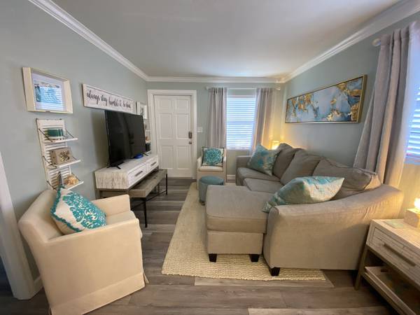 $2,000 / 1br - 500ft2 - Monthly Snowbird Rental - 2 Blocks from the Beach - 1 bed/1bath (Cape Canaveral)63923417315203121