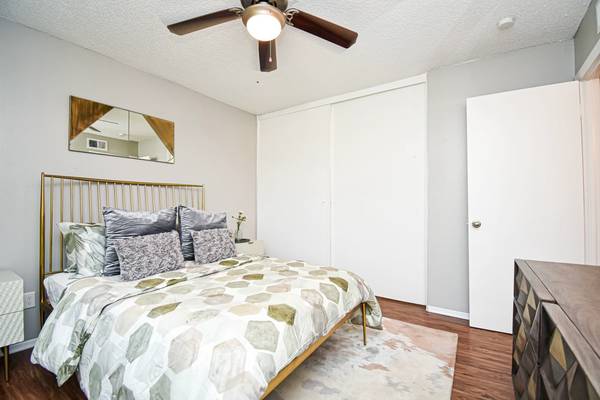 $1,000 / 1br - 552ft2 - Espejos con marco, dormitorios grandes, lavavajillas (1109 N Carrier Pkwy, Grand Prairie, TX)63796578624641120