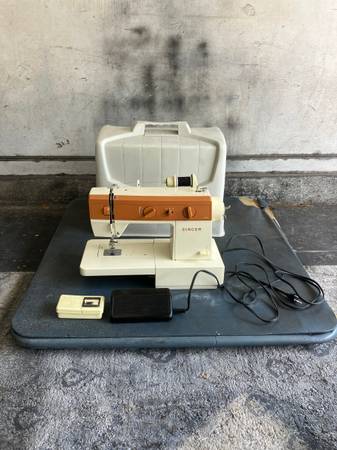 Singer Portable Sewing Machine (11-26) 1