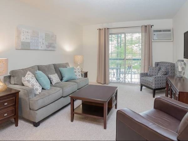 $1,965 / 1br - 0750ft2 - $1000 Off 1st Months Rent | Greenview Village (Manchester, NH)63931653317762121