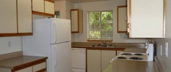 $1,650 / 2br - 1014ft2 - Vaulted Ceilings, Two Bedroom Options, Pre Set Water and Sewer Costs (Milwaukie)63831608089601124