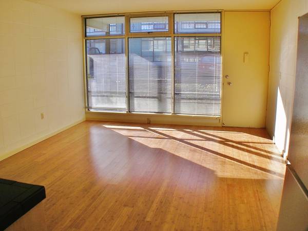 $1,575 / 1br - 485ft2 - Retro Gem Near Forest Park with Patio and Parking ~ Apply Today! (NW Portland, Nob Hill, NW 23rd, NW 21st, Pearl)63895123342083124