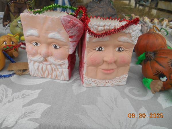 Ceramic Santa  & Mrs. Clause bag 1