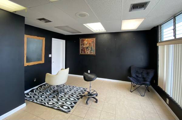 $800 / 300ft2 - Private Salon Space for Rent in Fletcher Hills $800/month (Fletcher Hills)64037389722882123