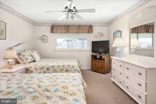 $1250.00 / 1br - WINTER RENTAL 2 Story Condo near Northside Park63839297146753123