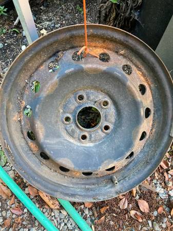 Llantas de acero de 16" de VW Jetta TDI, patrón de pernos 5x112 - $35 (Seattle)63471358894209124