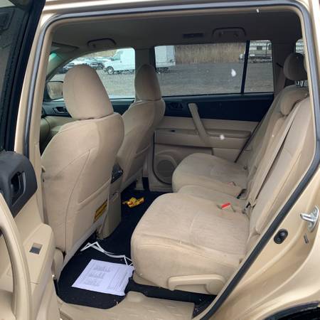 2011 Toyota HIGHLANDER base awd - $4,99963489680361347123