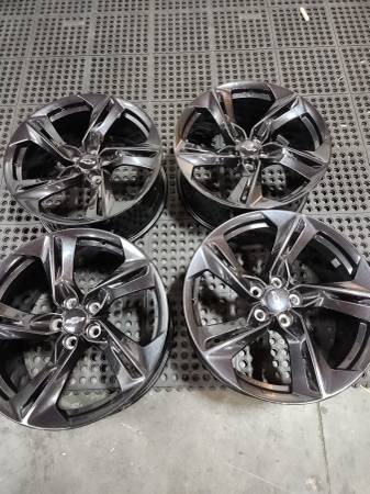 20x8.5 / 20x9,5 Camaro OEM stock factory wheels 30days used 1
