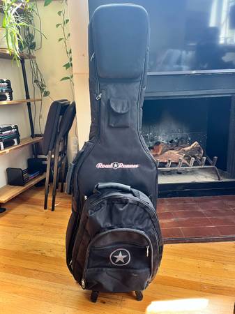 RoadRunner Electric Guitar Gig Bag w Detachable Backpack 1