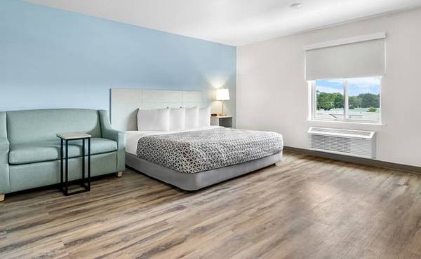 $385 / 1br - 4 millas del Salón de la Fama y Museo de RV, tarifas semanales y mensuales bajas (810 E Windsor Ave, Elkhart, IN)63665812787713121