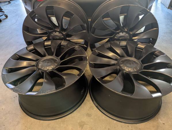 Tesla Model Y Performance 21” Uberturbine 1