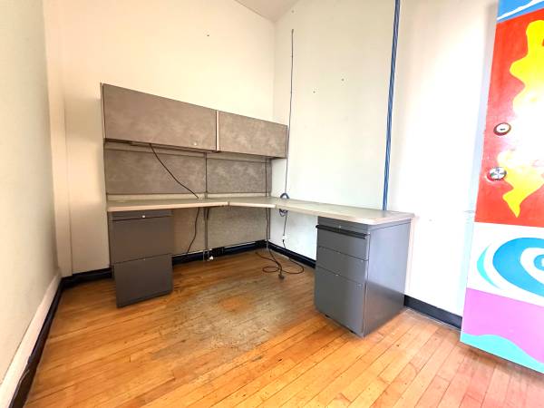 $900 / 334ft2 - LOFT OFFICE SPACE / WORK SPACE, ARTIST STUDIO  4554 #304 (Uptown)63960014815875122