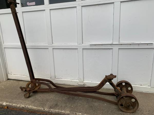 OLDEST AUTO FLOOR JACK   C.1920'S     MODEL T ERA 1