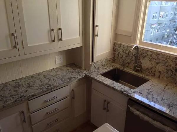 $1,450 / 1br - 900ft2 - Remodeled 1BR Apartment – Top Floor with View (San Francisco)63799516775297123
