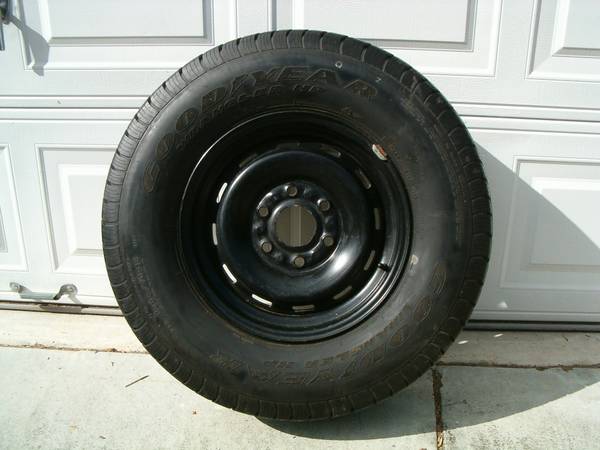 Good Year Wrangler tire. P265/ 70R 16 1