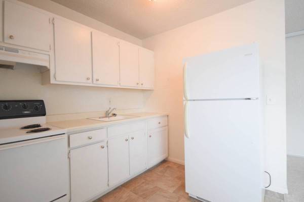 $705 Absolute Best Price on Uptown Studios! Great Management! (Uptown)64003960644098121