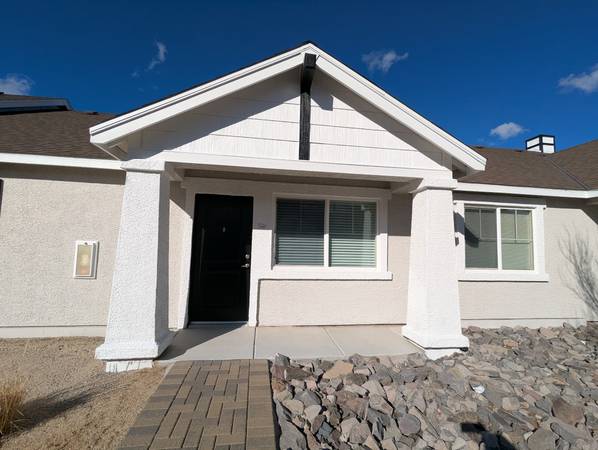 $2,071 / 2br - 1199ft2 - Fall in Reno is pure magic, cozy up in our spacious cottage! (Reno)63682273116163120