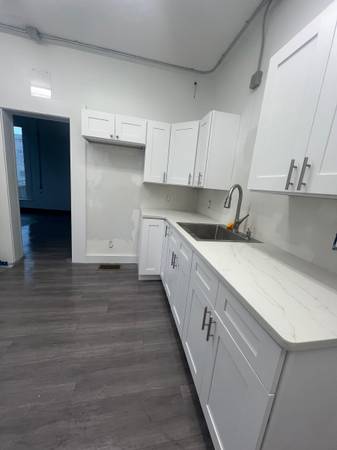 $18 Charming 3,400 sq ft Commercial Space – Downtown Elyria – Perfect for (Elyria)63907493190658121