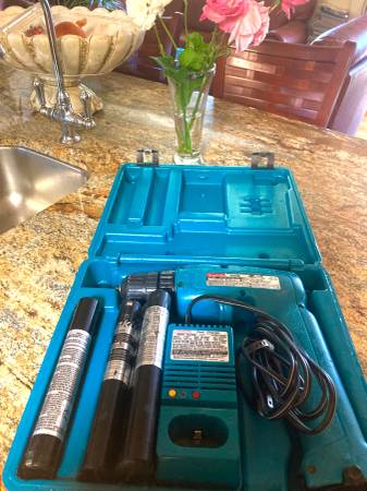 Makita Drill and 2 batteries and charger 1
