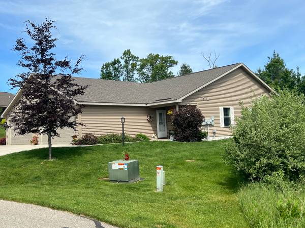 $2,450 / 3br - 1208ft2 - Duplex 3BR 2Bath (Traverse City)64037722961666121