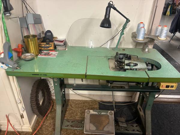 Four thread commercial surger 1