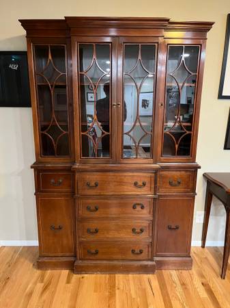 Display Cabinet/Breakfront 1