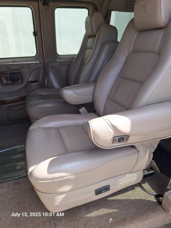 2011 Chevrolet Conversion Van personalizada (excelente estado) - $21,500 (Marrero)63439067779969124