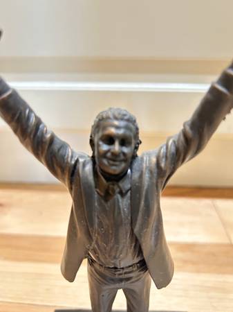 Estátua de Al McGuire del baloncesto de Marquette - 15 $ (Bay View)63471072306819121