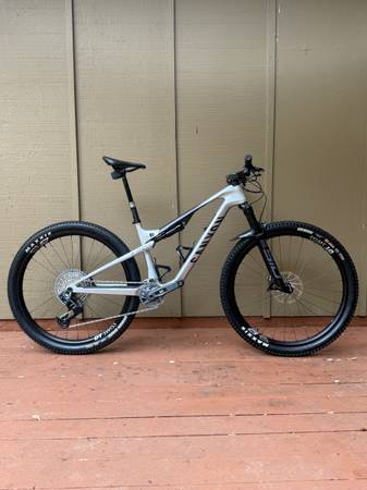 2024 Canyon Lux Trail Excellent- Medium 1