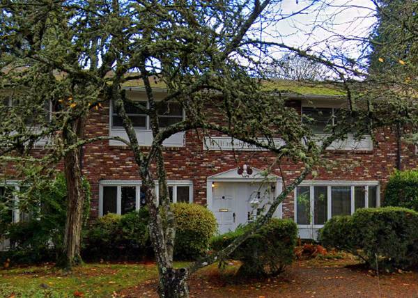 $1,410 / 2br - 2 Bed !  Gorgeous Brickwork & Spacious Greenery ** Seasonal Pool (South Salem)63660394566401121