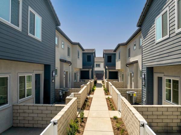 $3,692 / 3br - 1525ft2 - Quartz Countertops, Wood-Like Cabinets, Elevated Privacy and Comfort (Fontana, CA)64028083303425124