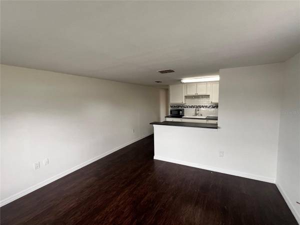 $1600.00 / 2br - 812ft2 - Spacious 2 Bedroom 1 Bath Apartment with Fenced Yard!63980539084931124