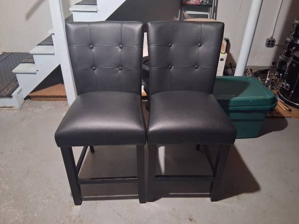 2 Bar Stool Chairs 1