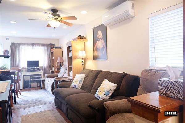$555,000 / 2br - 900ft2 - 103 Abbey Ct (Gerritsen Beach)63816625574275124