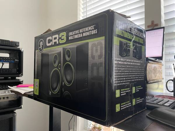 Mackie 3 inch monitors 1