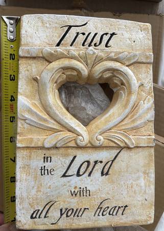 3 Wall plaques, religious theme, plaster look 1