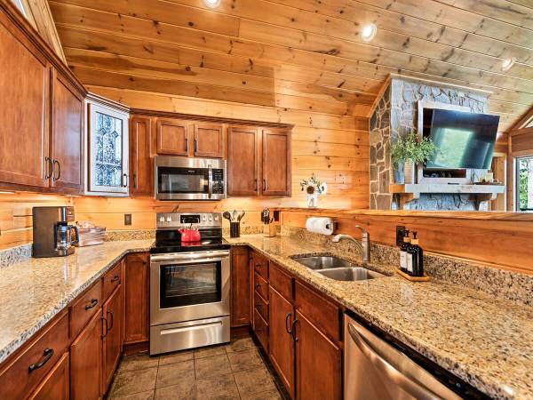 $288 / 3br - Awesome Fall Leave Views! Hot-Tub & Fire Pit! (Bryson city NC)64029374875265121