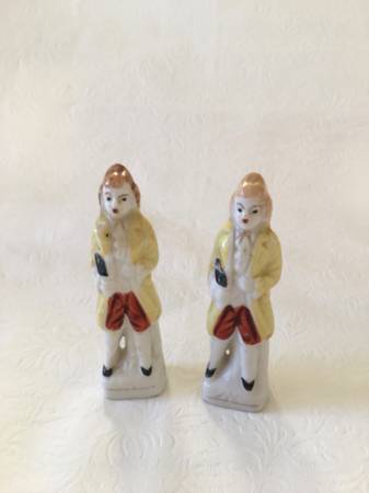 Colonial figurines made in Japan 1