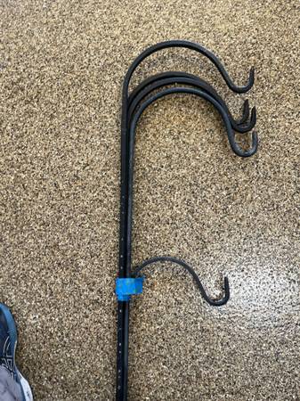 Garden Hooks (5) total 1