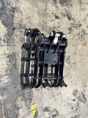 Grapple for 1-3 ton Mini Excavators or similar machines. 25mm pins. 1