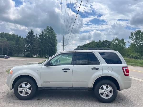 2008 FORD ESCAPE XLT, AUTO, 6CYL, 3.0L, CLEAN, RUNS GOOD - $3,999 (HOWELL)63622150429697121