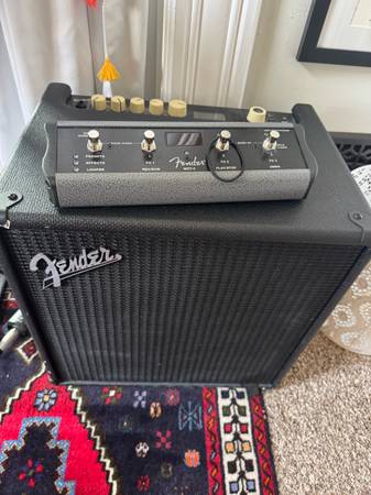 Fender Studio 40 Bass Amp w/ pedal 1