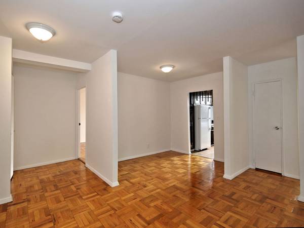 $2,575 / 2br - 1012ft2 - Central Park Ave Midrise Rental Bldg - Corner Unit - Balcony - Garage (Yonkers)63945632578563121