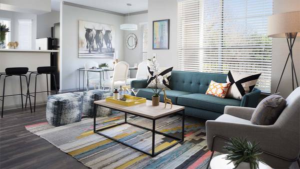 $1,165 / 1br - Massive Renovated 1BR | Get 4 Weeks FREE (South)63979117866115122